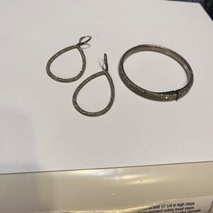 Bracelet and drop earrings